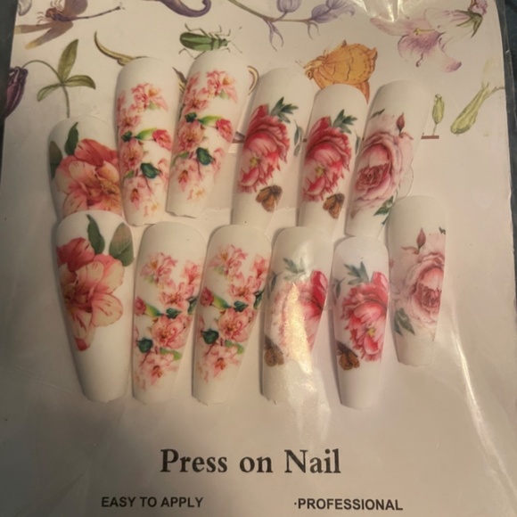 Press On Fingernail Lot of 4. (No glue) - Picture 7 of 9